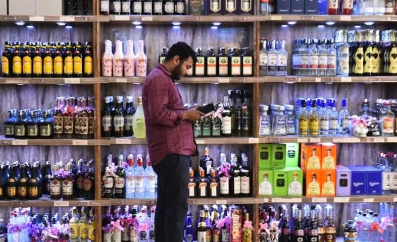 Bumper liquor sales in Delhi on the eve of Diwali
