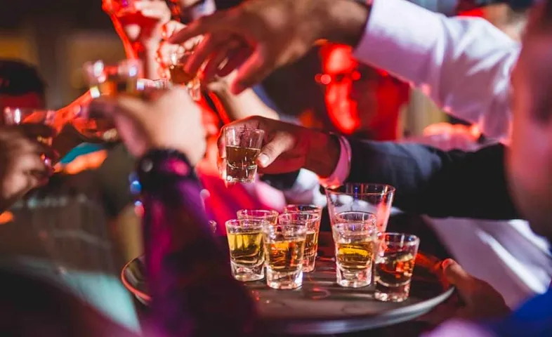 Delhi pushes for temporary liquor licence