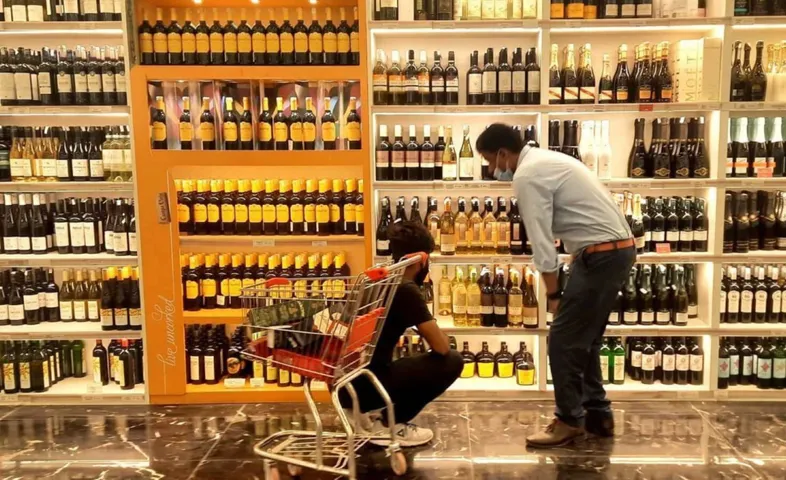 Delhi government decides to extend its excise policy’s tenure