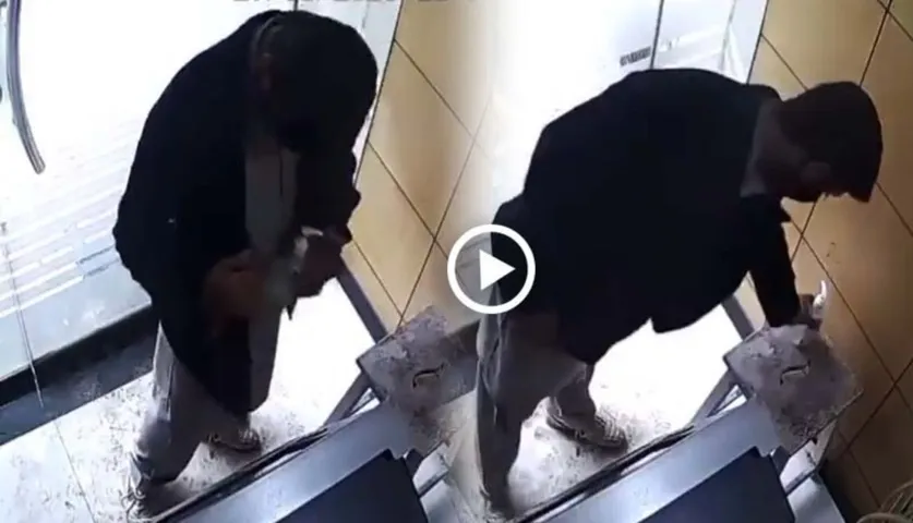 Coronavirus: Pakistani Man Steals Hand Sanitizer From ATM, Video Going Viral