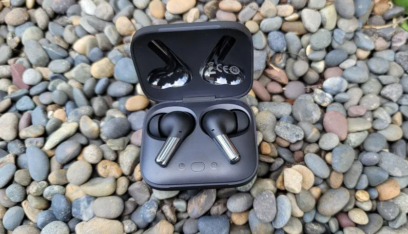 OnePlus Buds Pro Sound Smart With Adaptive Noise Cancellation, 38 Hours Battery Life, And More