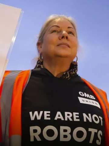 Make Amazon Pay’ Employees Protest on Amazon Black Friday Sale