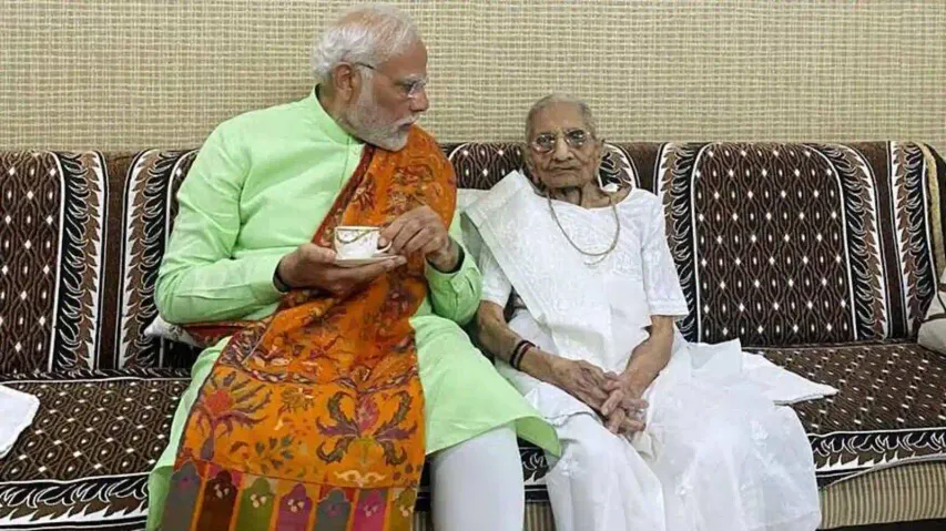 PM Modi bids final adieu to Mother Heeraba with folded hands