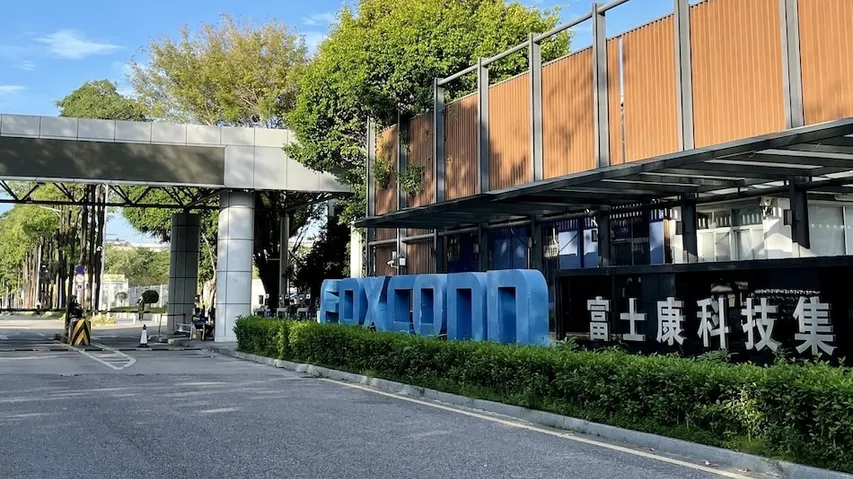 Foxconn Replaces iPhone Business Chief After Disastrous Year in China : Report