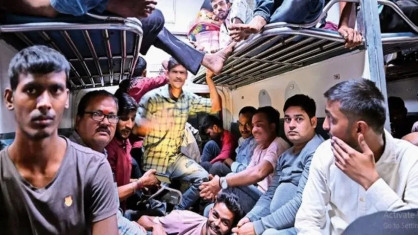 होली पर ट्रेन में भीड़ 