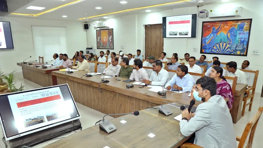 जिला प्रशासन समीक्षा बैठक 