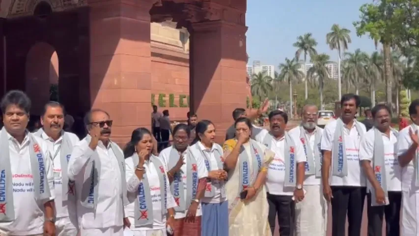 सदन में टी-शर्ट पर हंगामा