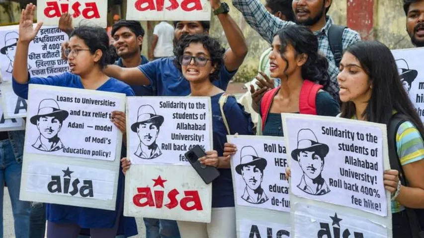जंतर-मंतर पर NEP, UGC ड्राफ्ट नियम और पेपर लीक के खिलाफ प्रदर्शन