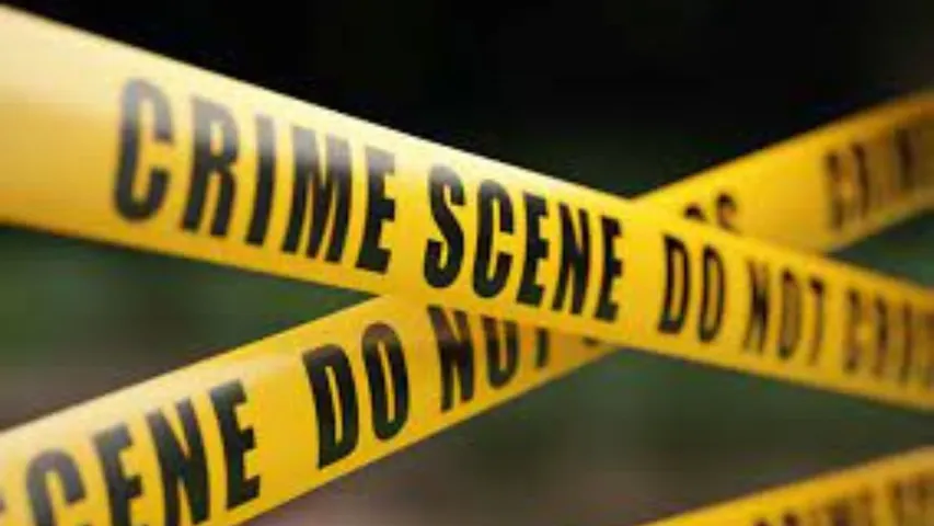 प्रेमि‍का के घरवालों ने पीटकर मार डाला।