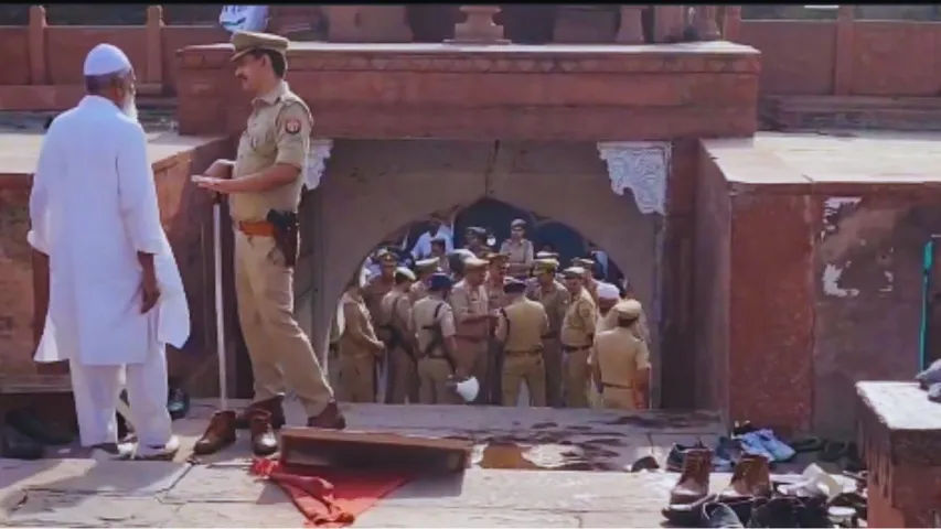 Agra Masjid