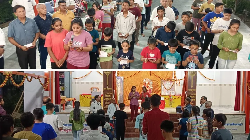  रामेष्ट धाम में हनुमान चालीसा का पाठ करते लोग। 