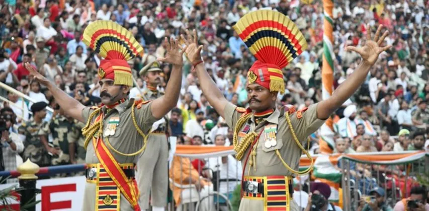 गेट खोले बिना ही हुआ अटारी-वाघा सीमा पर रिट्रीट समारोह, दोनों कमांडर नहीं मिला पाए हाथ
