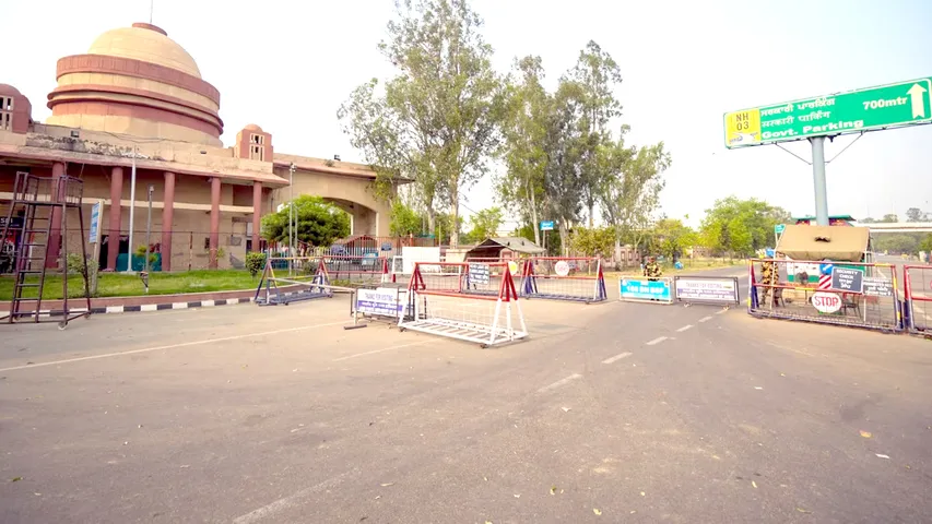 PAKISTAN BORDER NOT ALLOWED OWN CITIZEN