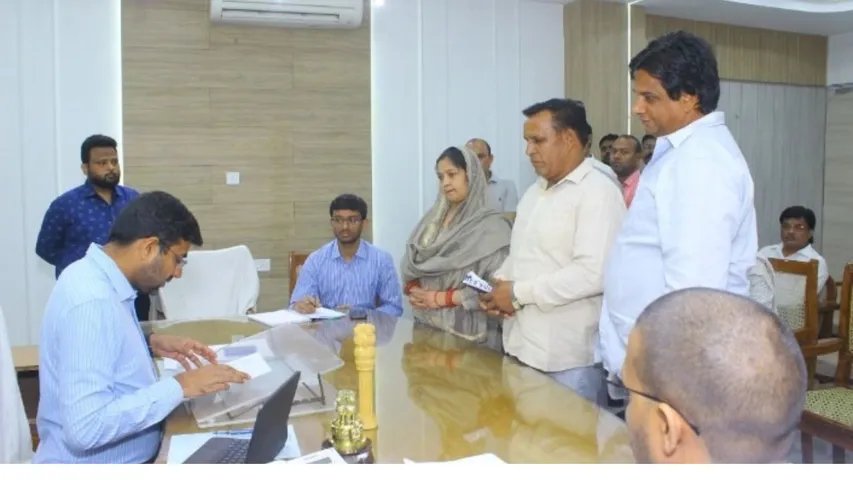 जिलाधिकारी दीपक मीणा