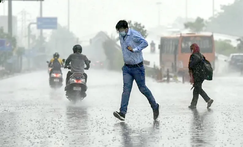 DELHI NCR RAINED TODAY