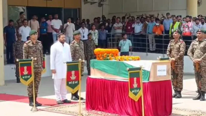 Tejashwi Yadav Pays Tribute to Martyr at Patna Airport