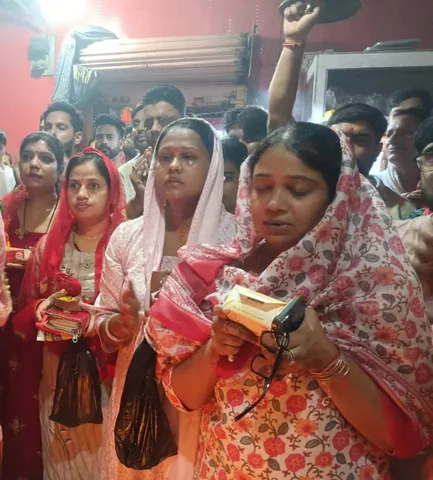 आरती में शामिल स्मिता