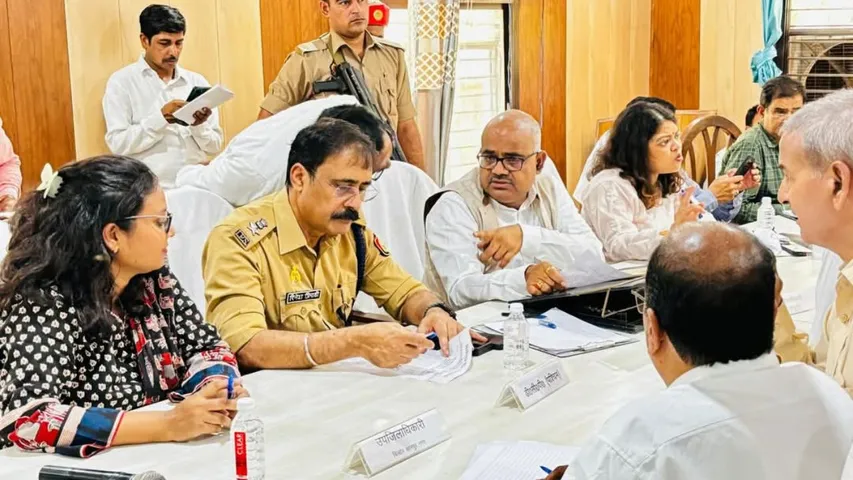 तहसील दिवस में आए अधिकारी।