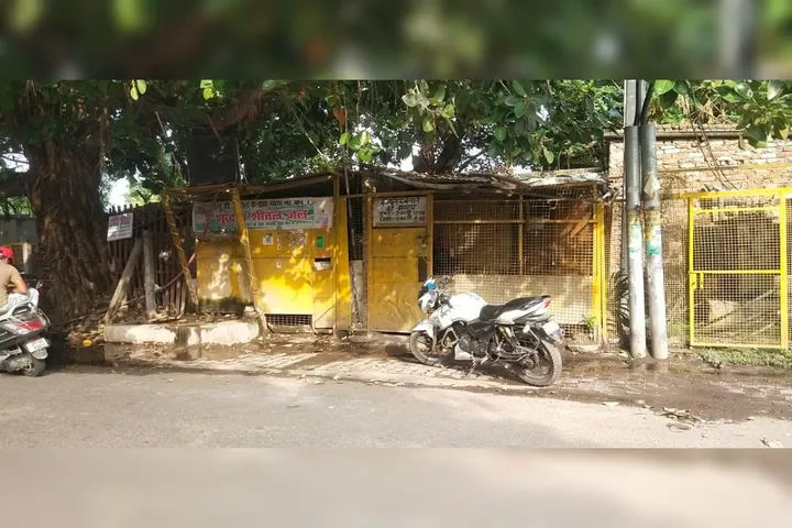 Ghaziabad: संजय नगर सेक्टर 23 फ्री होल्ड क्षेत्र में तूफ़ान के बाद बिजली-पानी संकट