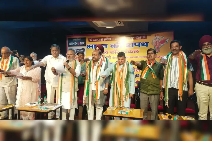 गाजियाबाद: 'स्वदेशी का सम्मान, विदेशी का बहिष्कार' अभियान के तहत शपथ ग्रहण समारोह
