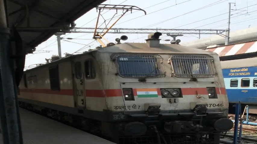 Intercity Express run only till Gomtinagar not Lucknow Junction