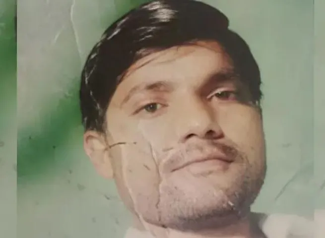 मृतक इश्तियाक