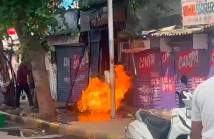 Fire breaks out from gas cylinder near Narendra Modi Stadium