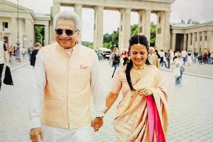 जर्मनी में शादी के बाद महुआ मोइत्रा और पिनाकी मिश्रा | यंग भारत न्यूज