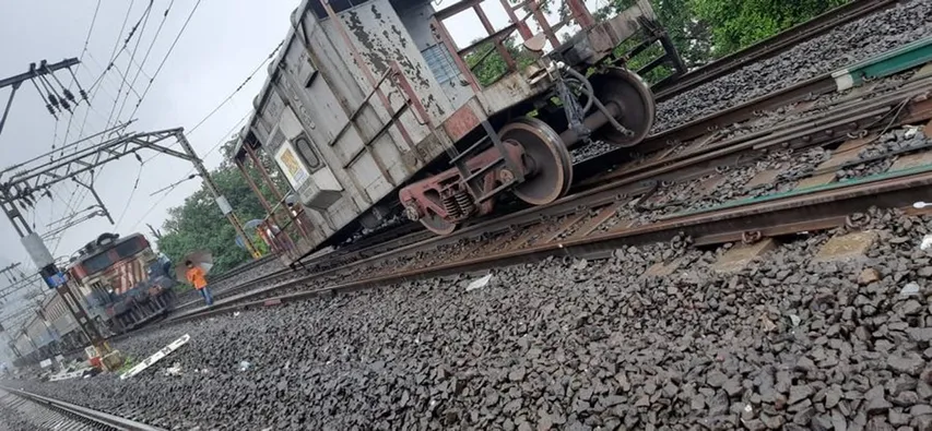 Maharashtra News : लोनावला हादसा - मालगाड़ी बेपटरी, रुकी ज़िंदगी की रफ़्तार! | यंग भारत न्यूज