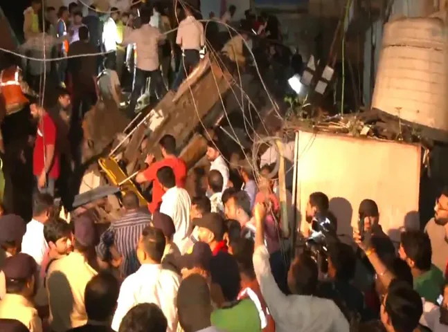 Bulding Collapes in indor