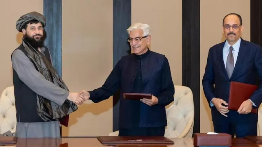 Afghanistans Defence Minister Mullah Muhammad Yaqoob Pakistani counterpart Khawaja Muhammad Asif ।