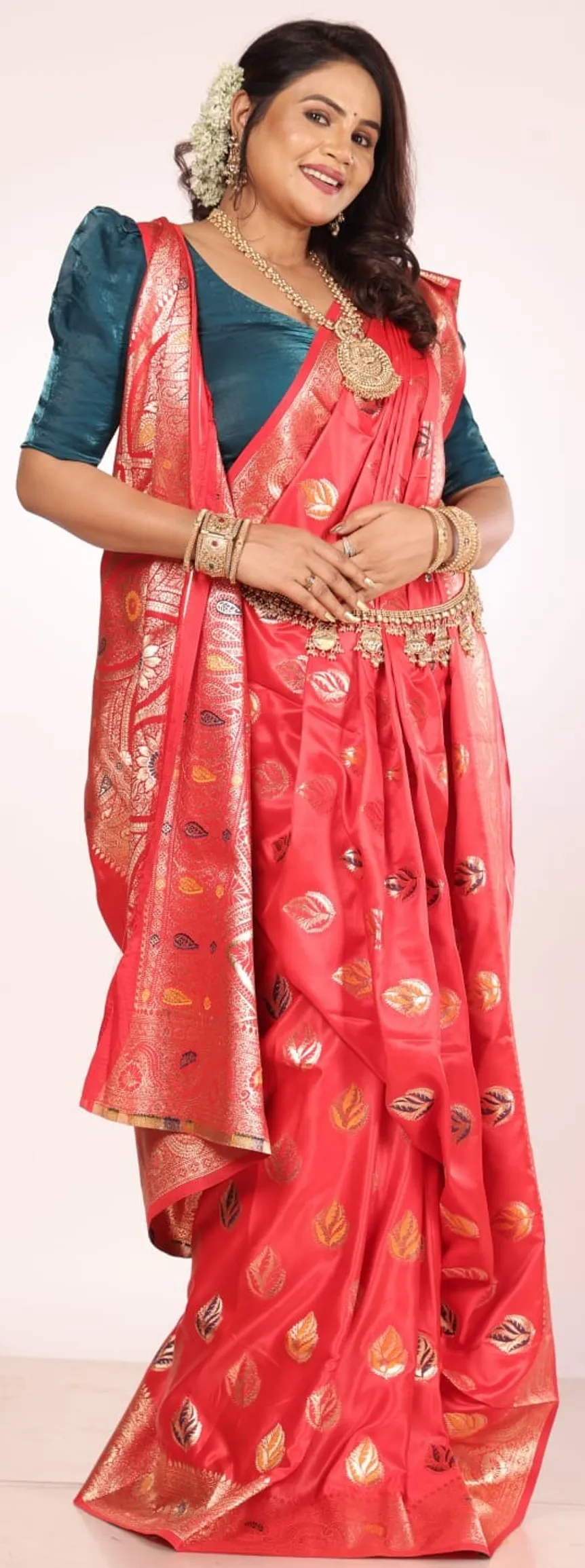 Model actress Shaheen Parveen received the honour of Asia World Diamond Winner