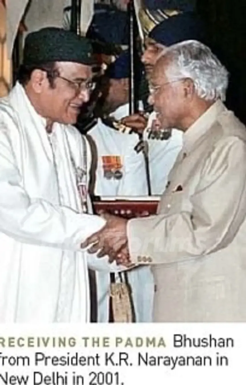 1950-bhupen-hazarika-receiving-padma-bhushan