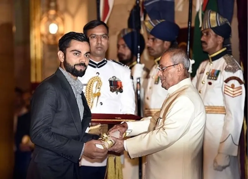 virat-kohli-gets-padma-shri1-1490969676