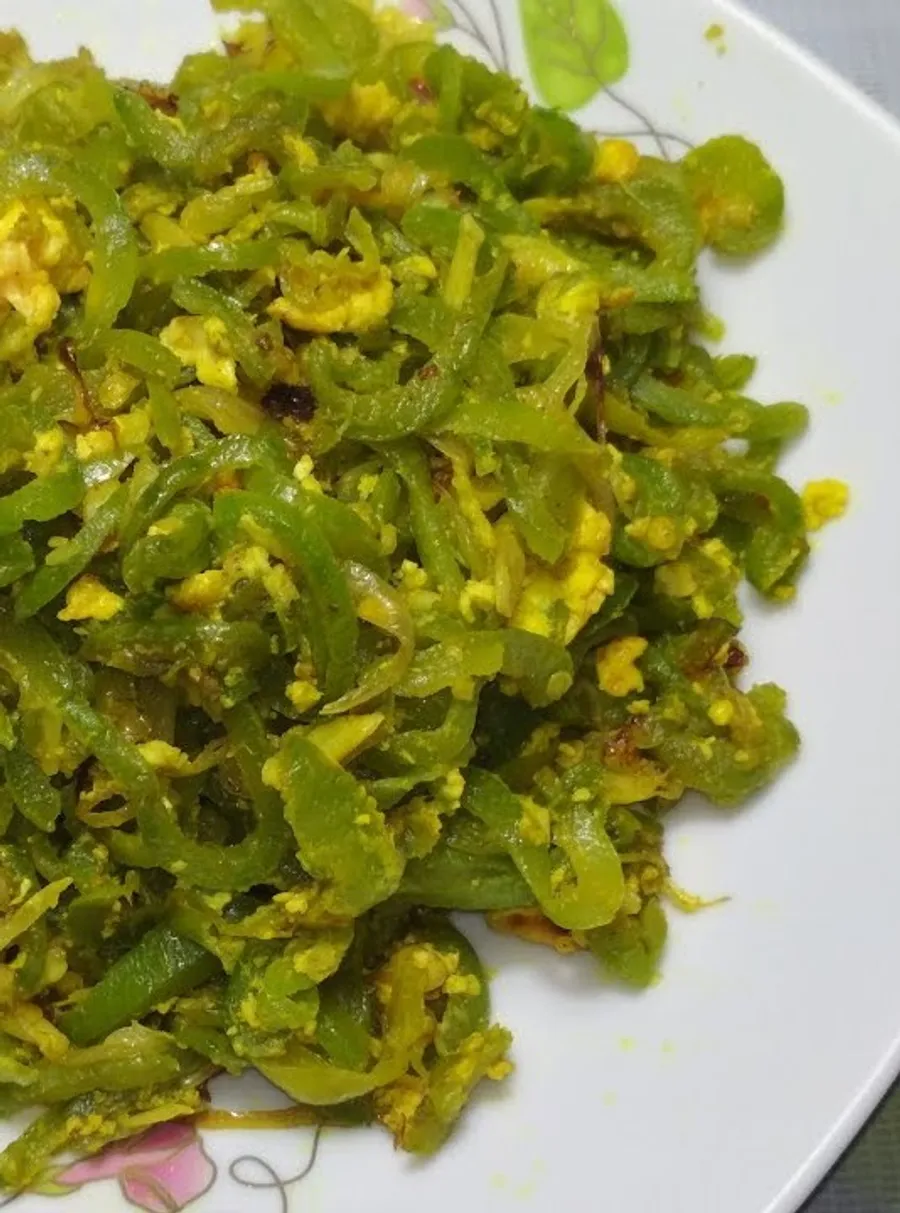 চিচিঙ্গা ডিম ঝুরি ভাজা