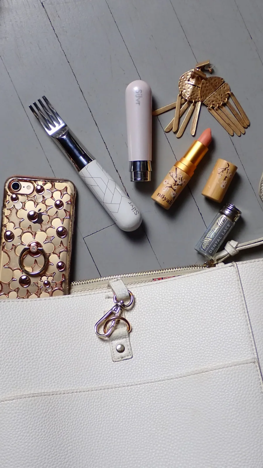 bag clutter