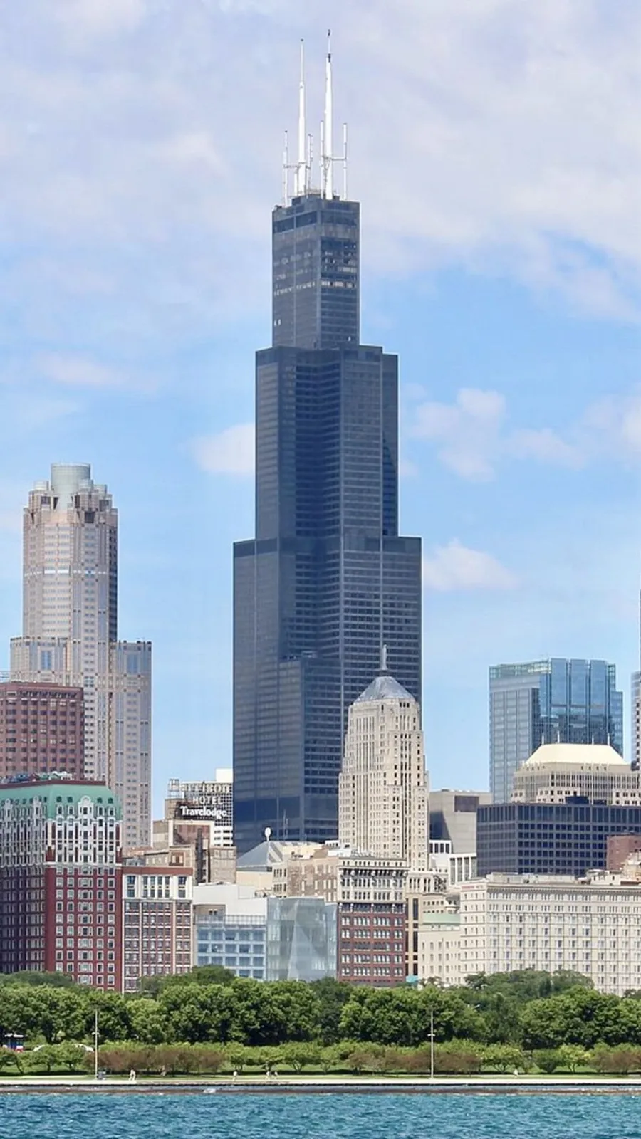 <p>This skyscraper was the tallest in the world from 1973 to 2010 and remains the tallest in Chicago. </p>