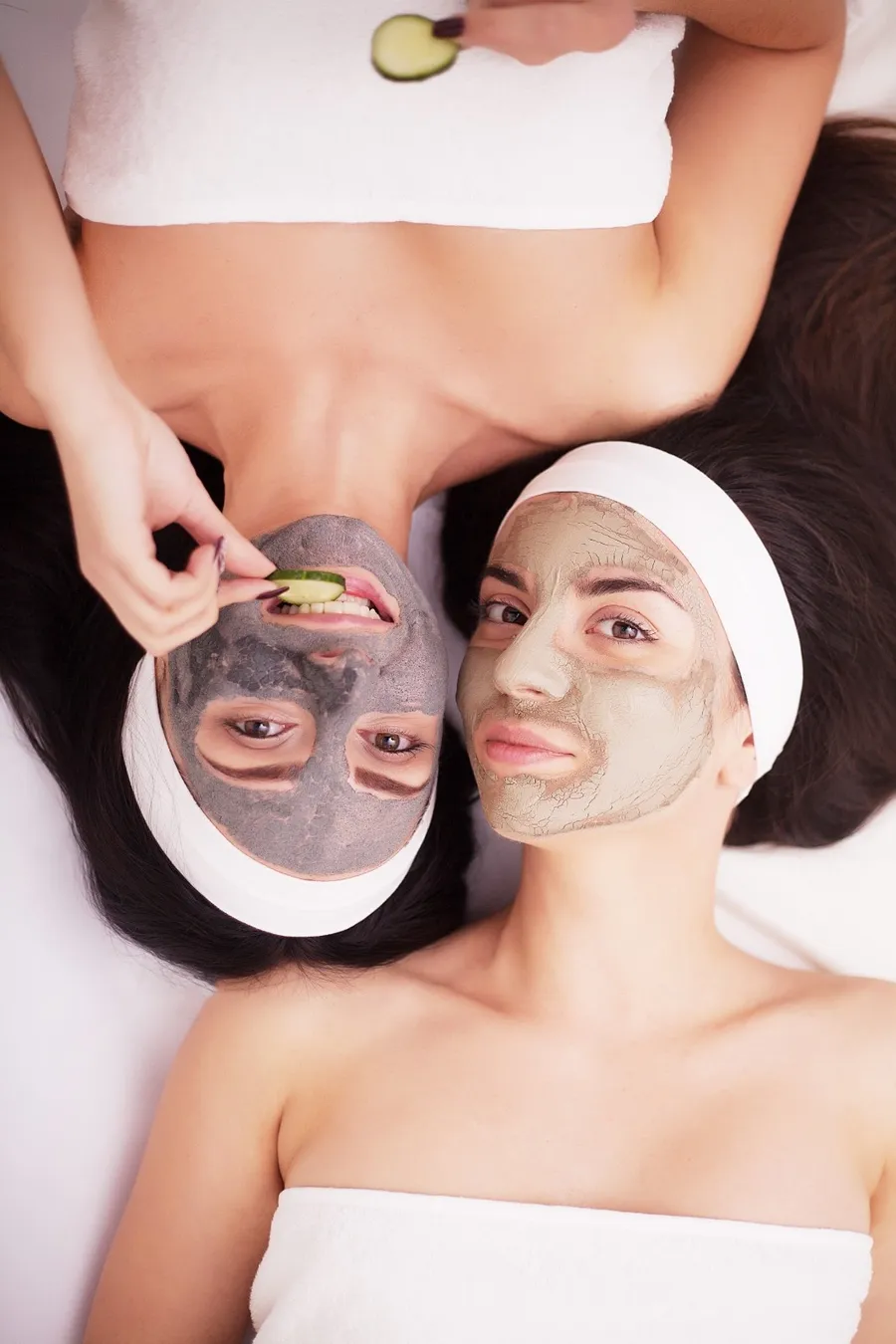 use-of-a-face-mask-to-the-face-two-young-women-in-2023-11-27-04-52-13-utc (1)