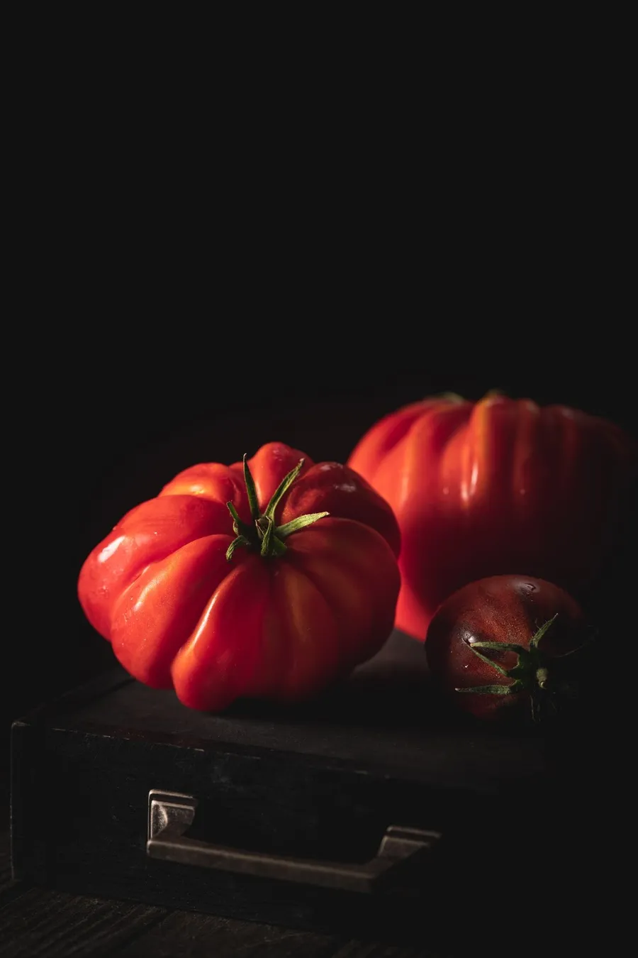 fresh-organic-garden-tomatoes-2023-11-27-05-32-58-utc (1)