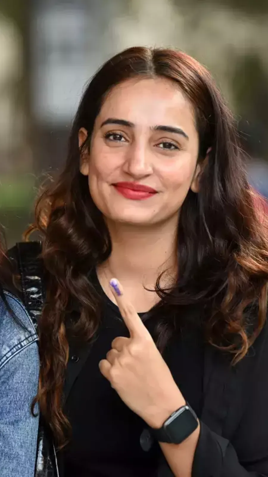 चुनाव आयोग के अनुसार, यह मैसेज फेक है और कोई ऐसा नियम नहीं है।