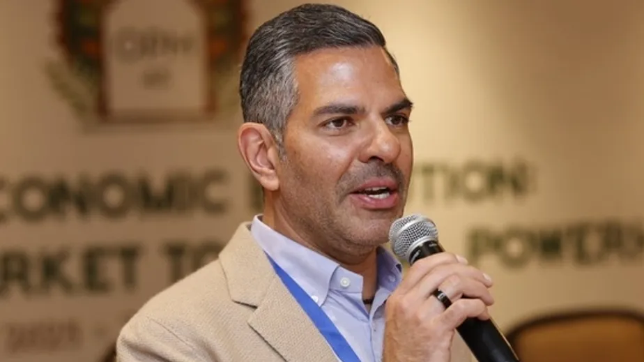 businessman sanjay kapur Sona Comstar
