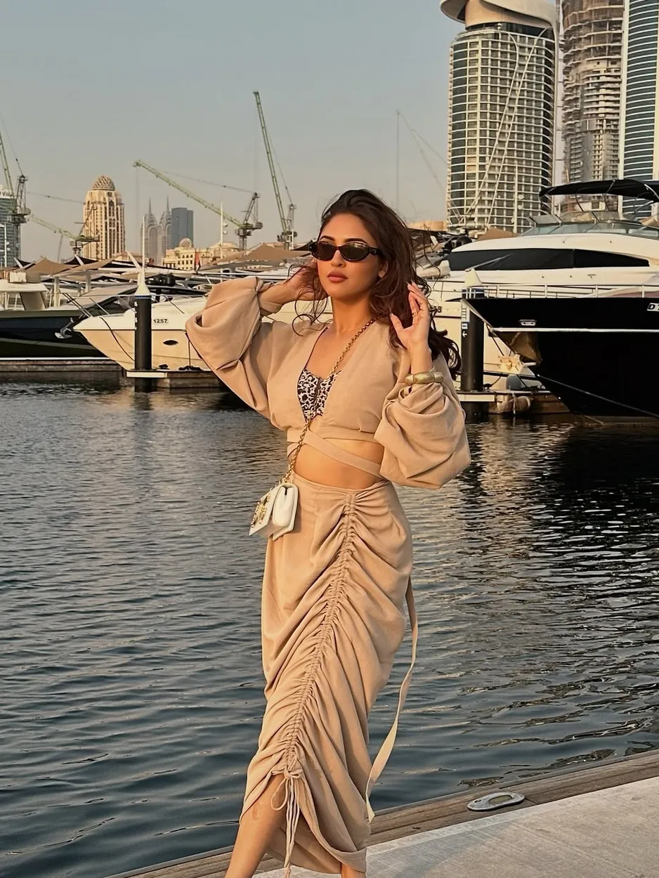Golden hour hits different at sea 🌅...Wearing @label_bella_d 🤎🛥️ @skywalkeryachts @visit.duba (5)