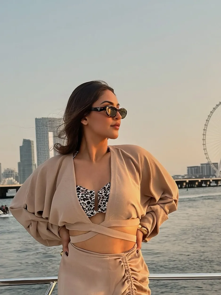Golden hour hits different at sea 🌅...Wearing @label_bella_d 🤎🛥️ @skywalkeryachts @visit.duba (4)
