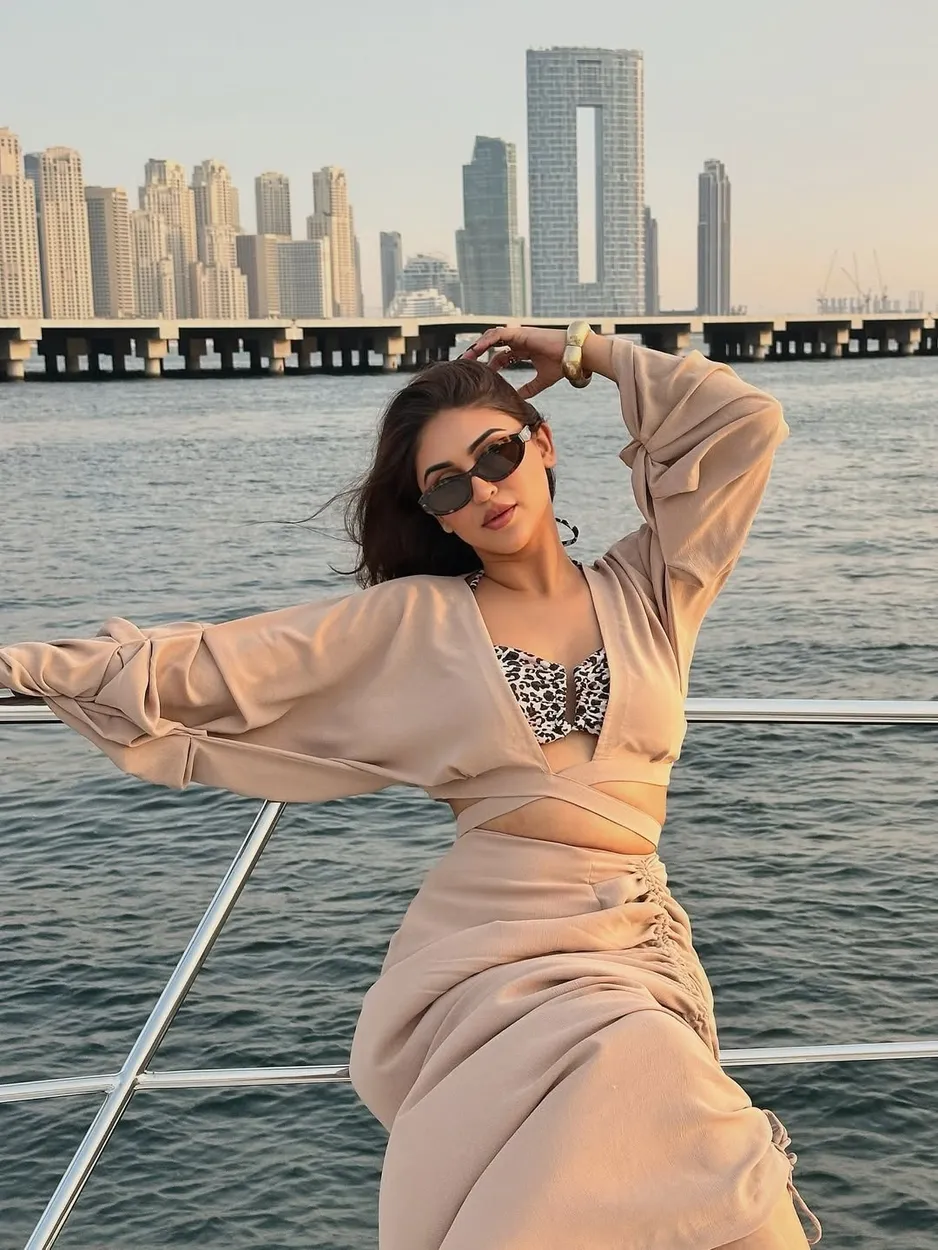 Golden hour hits different at sea 🌅...Wearing @label_bella_d 🤎🛥️ @skywalkeryachts @visit.duba (3)