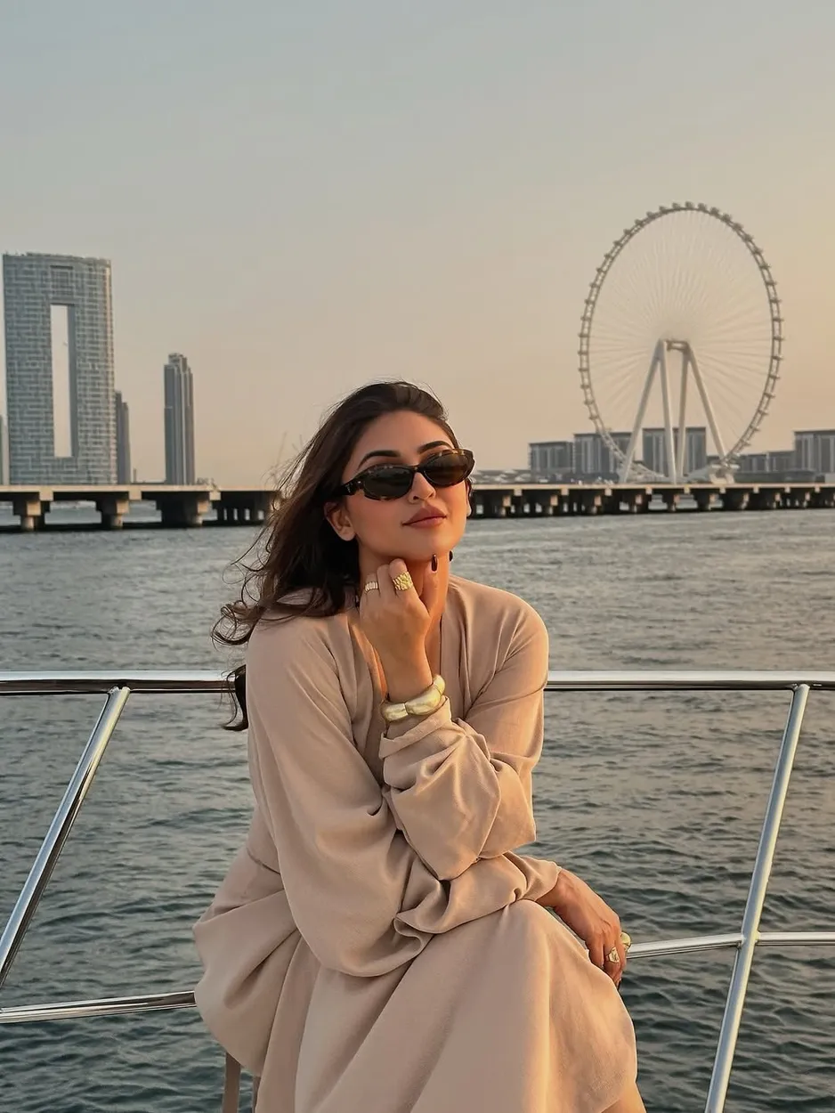Golden hour hits different at sea 🌅...Wearing @label_bella_d 🤎🛥️ @skywalkeryachts @visit.duba (1)