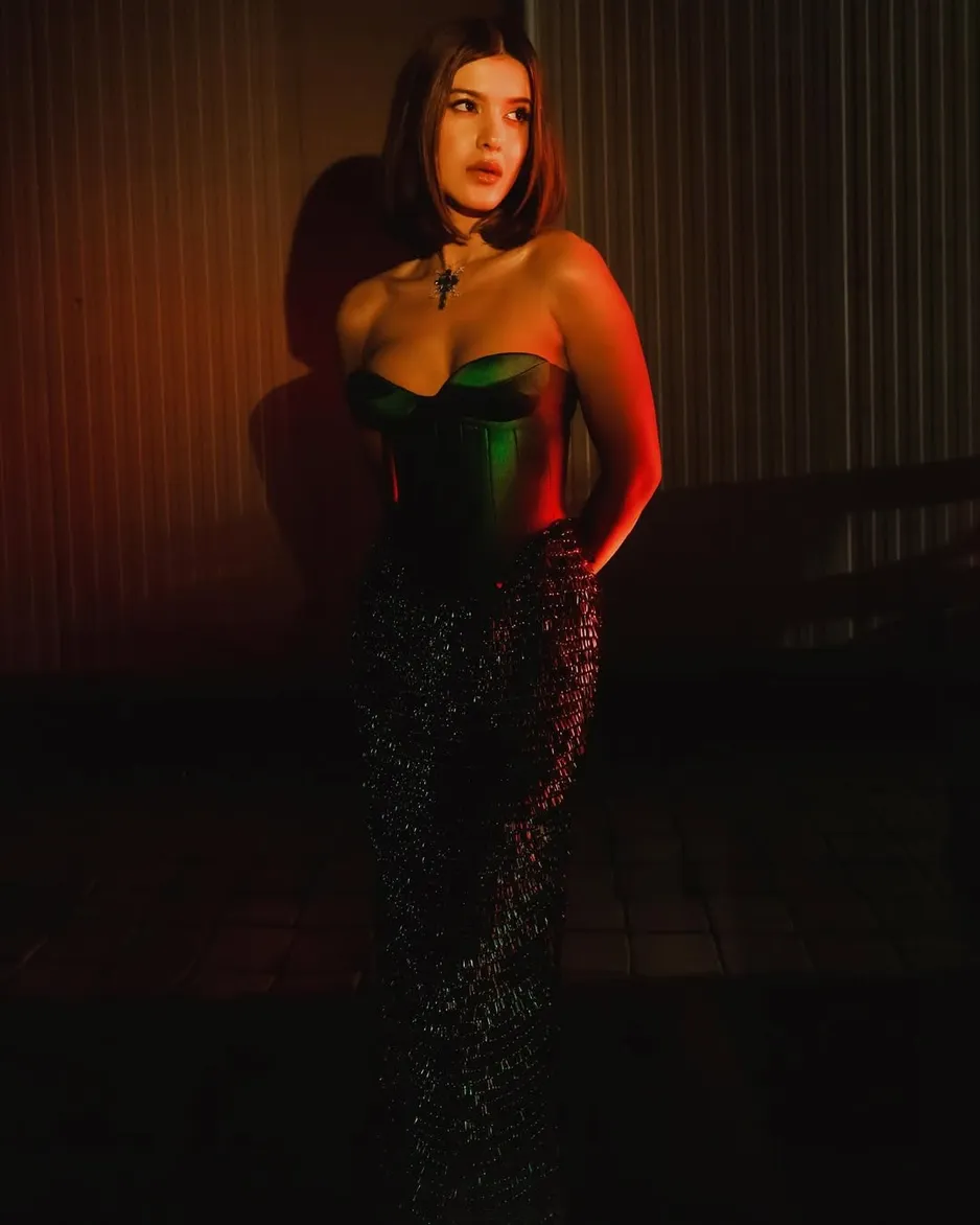 @shanayakapoor02 in @georgeshobeika Emerald Crucifix- @tarafinejewelleryRings - @tarafinejewelle (2)