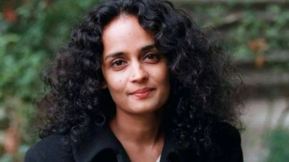 Author Arundhati Roy receives the Lifetime Achievement Award from the 45th  European Essay Prize - Harpers bazaar