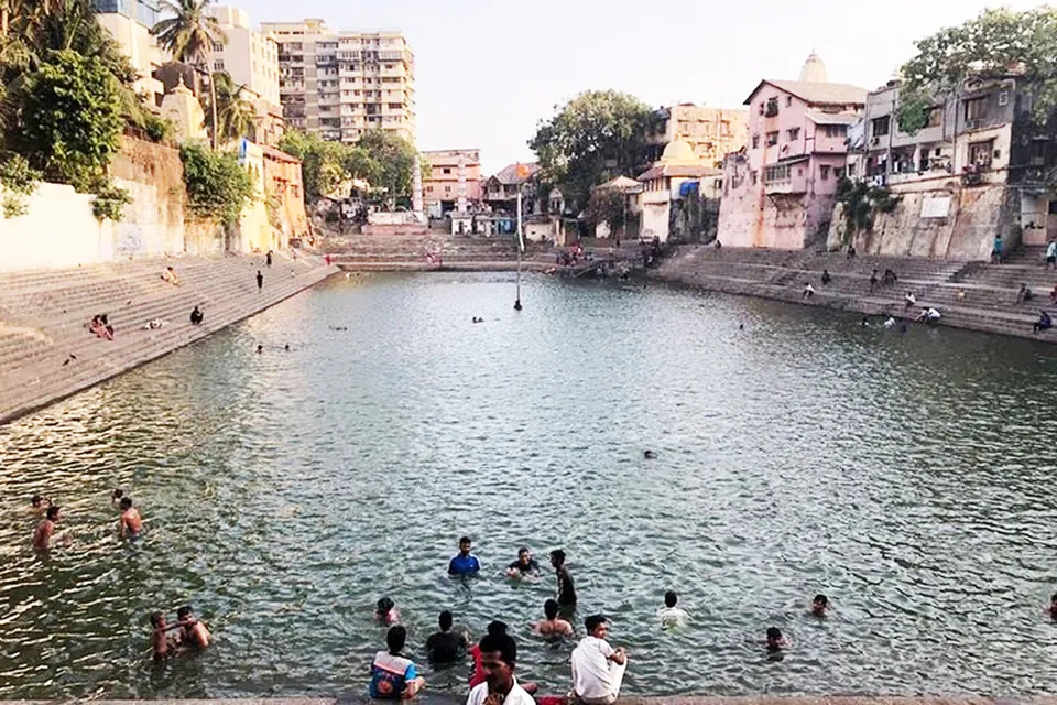 The famous Walkeshwar Temple and the ancient Banganga Tank were built in 1127