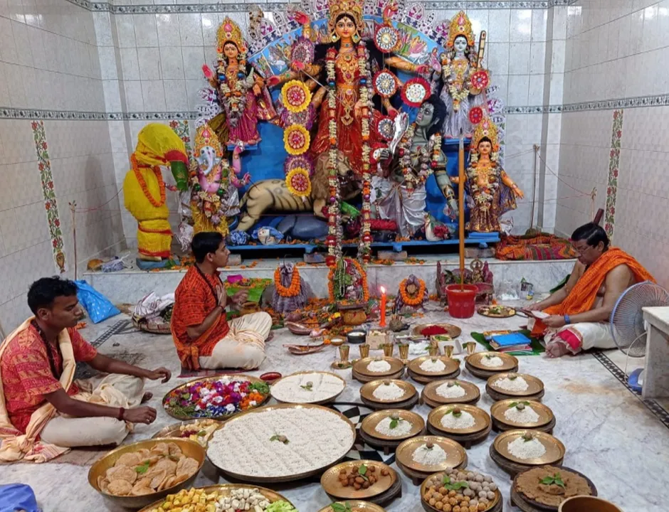 বিধায়ক সৌমেন মহাপাত্রর গ্রামের বাড়িতে উদযাপিত দুর্গা পূজা: ঐতিহ্যের সংরক্ষণে পারিবারিক রীতি