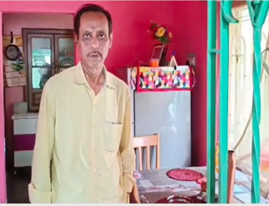 ঠাকুর দেখতে বেরিয়ে নিঃস্ব পরিবার : ঘরে ঢুকতেই হাহাকার মজুমদার পরিবারের